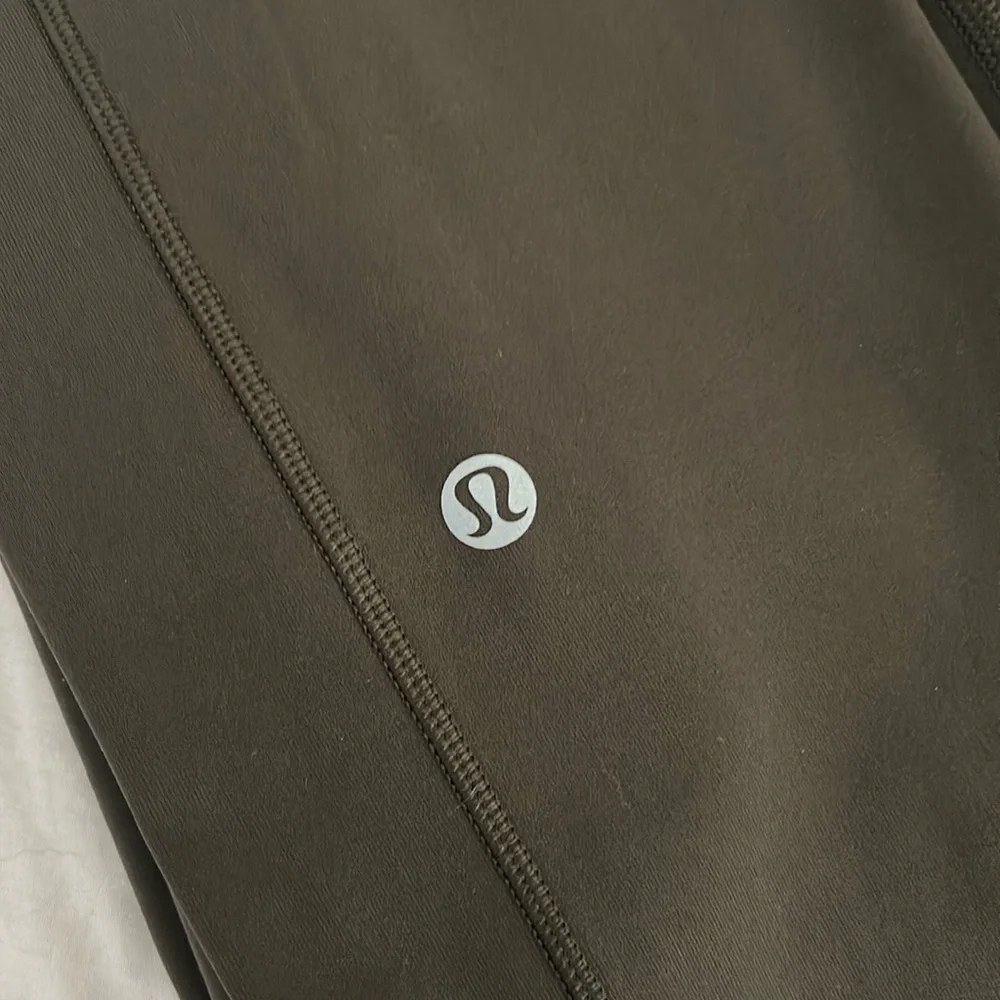 Lululemon Speed Up Tight 31" - Dark Olive sz 8 - Picture 10 of 10